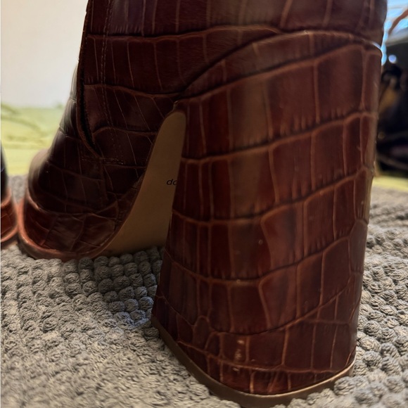 Dolce Vita Women's Brown Fashion Boot - Picture 8 of 9